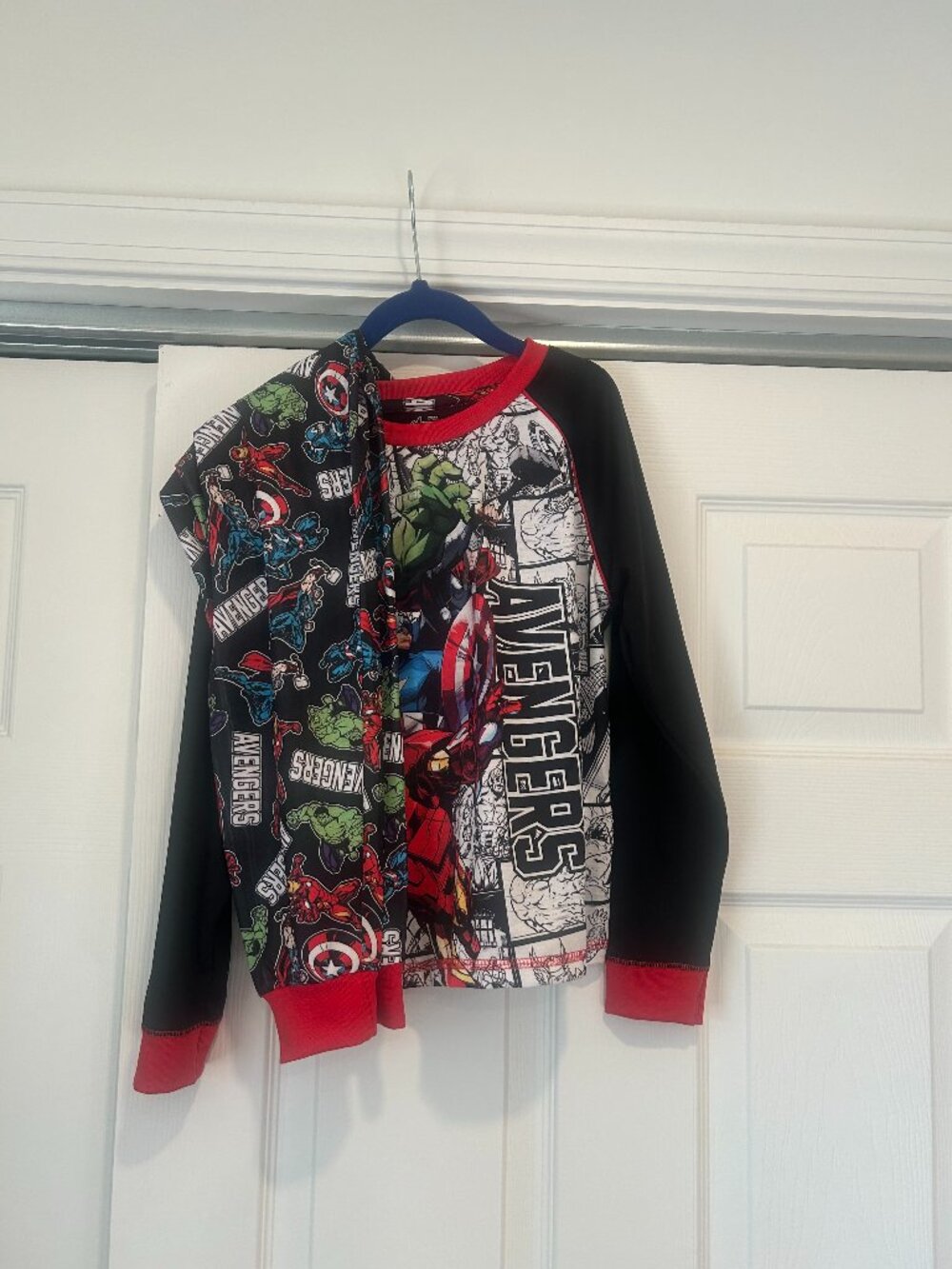 NWOT Marvel Avengers Boys 2-Piece Pajama Set Long Sleeve Comic Print Size 8